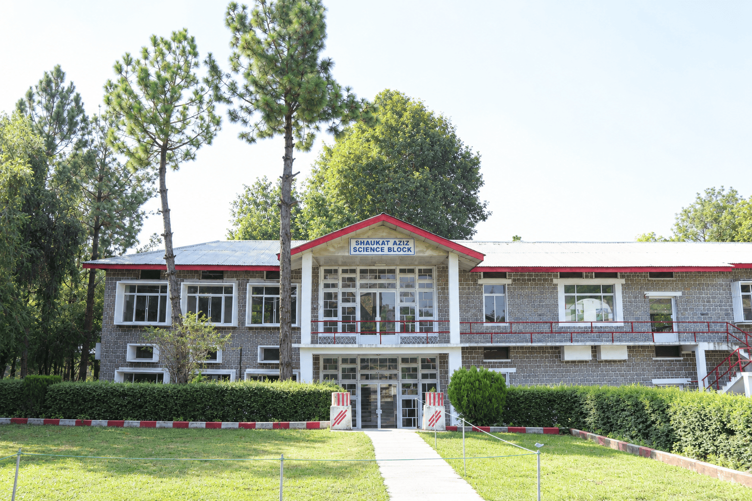 Science Laboratories at APS